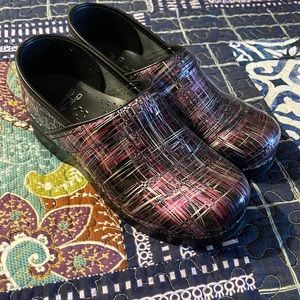 Dansko 38 ( 7.5-8) purple clogs